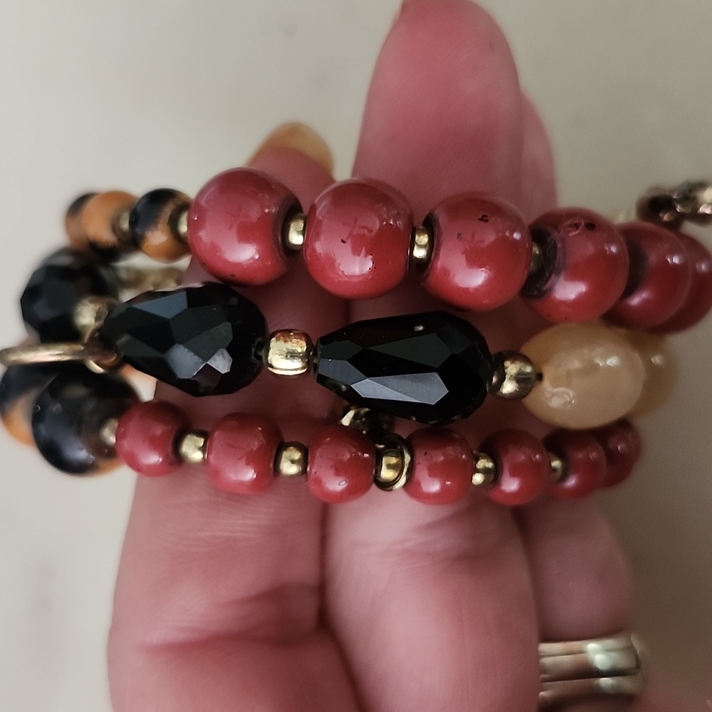 Source Unknown Red And Black Beaded Bracelet Set - image 8